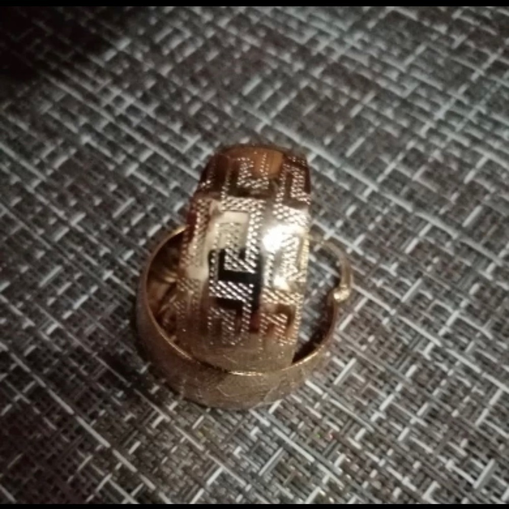 New Luxury Round Hoop Earrings - Picture 5 of 8